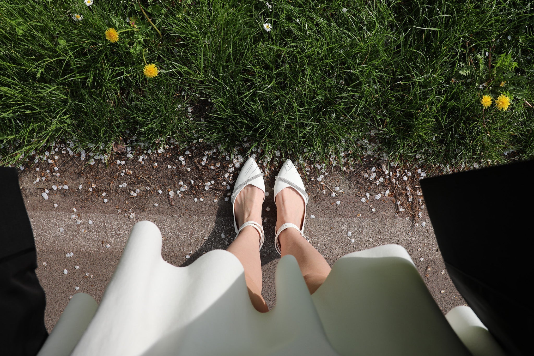 What Color Shoes To Wear With White Dress