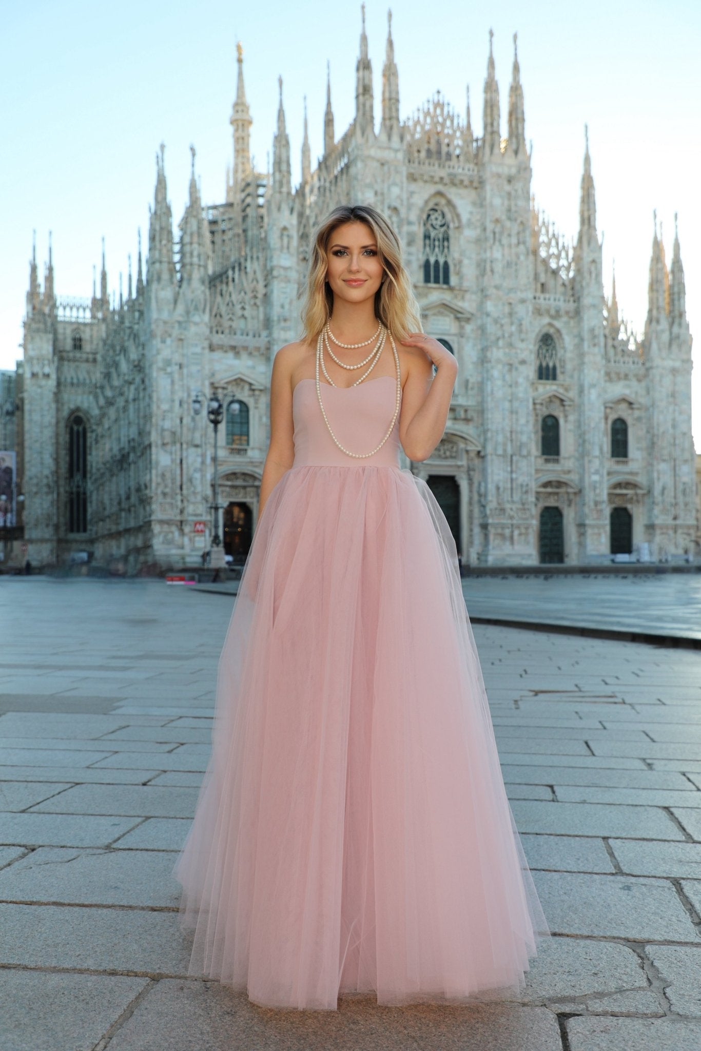 RENT COUTURE DRESS - PRINCESS IN MILAN COUTURE DRESS - FRAQAIR